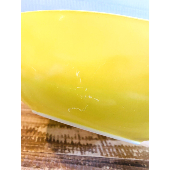 Vintage Pyrex Primary Yellow Serving Bowl Dish 525B-025 2.5 QT - Picture 5 of 9